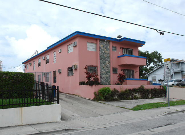 620 SW 4th St in Miami, FL - Building Photo - Building Photo