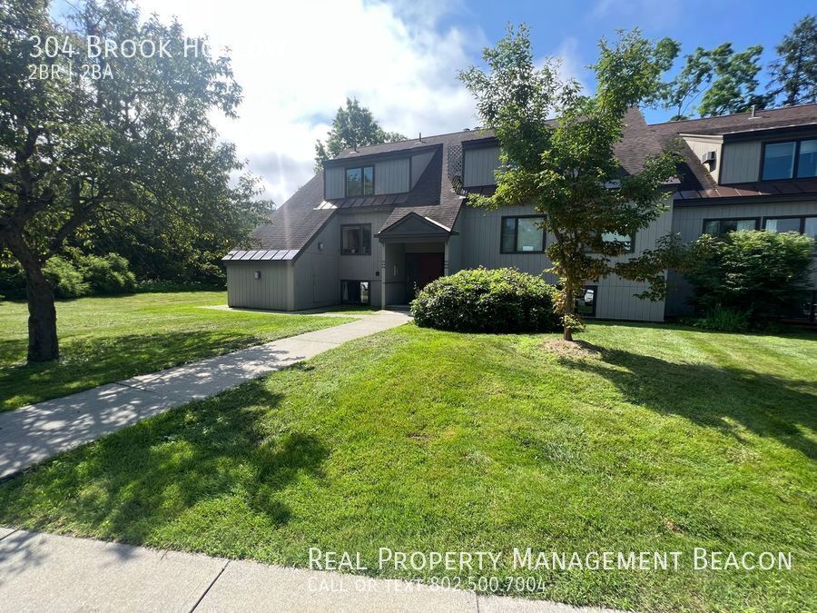 304 Brook Hollow in Hanover, NH - Building Photo