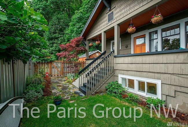 3856 18th Ave SW in Seattle, WA - Building Photo - Building Photo