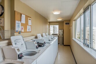 1415 N Dearborn Pkwy, Unit 22C in Chicago, IL - Foto de edificio - Building Photo