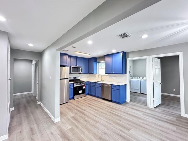 4519 Oak Shadows Dr in Houston, TX - Foto de edificio - Building Photo