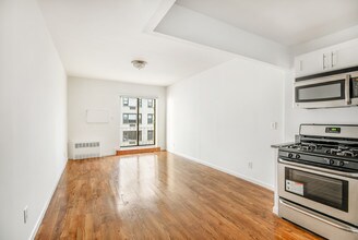 327 E 22nd St-Unit -1P in New York, NY - Building Photo - Building Photo