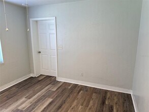 1544 77th Ave N in St. Petersburg, FL - Foto de edificio - Building Photo
