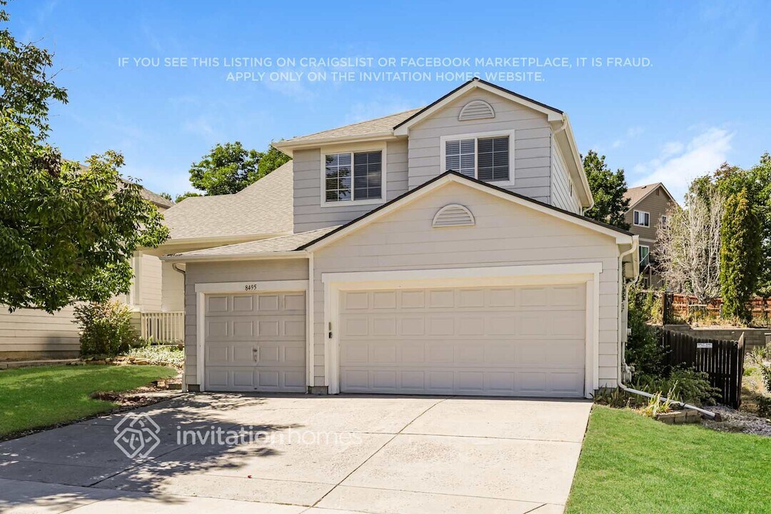 8495 Bluegrass Cir in Parker, CO - Building Photo