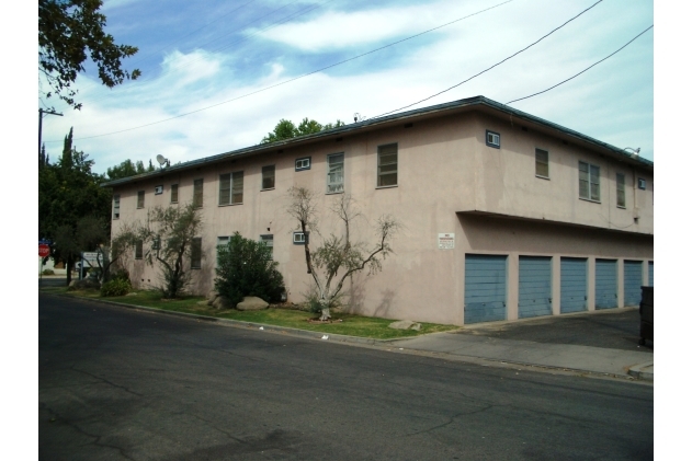 Belleview Apartments in Porterville, CA - Building Photo