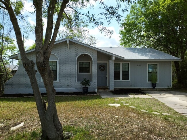 518 Riverdale Dr