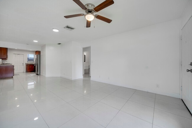 1981 Holman Dr in North Palm Beach, FL - Building Photo - Building Photo