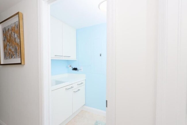 411 N New River Dr E in Fort Lauderdale, FL - Foto de edificio - Building Photo