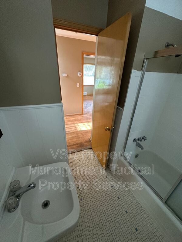 15917 Turney Rd in Maple Heights, OH - Building Photo - Building Photo