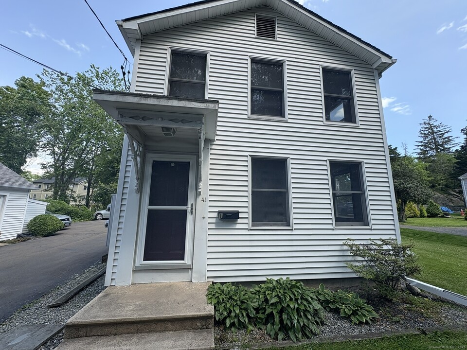 41 Chestnut St in Branford, CT - Building Photo