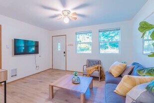 226 Paradise Dr, Unit SI ID1035866P in Ashford, WA - Building Photo