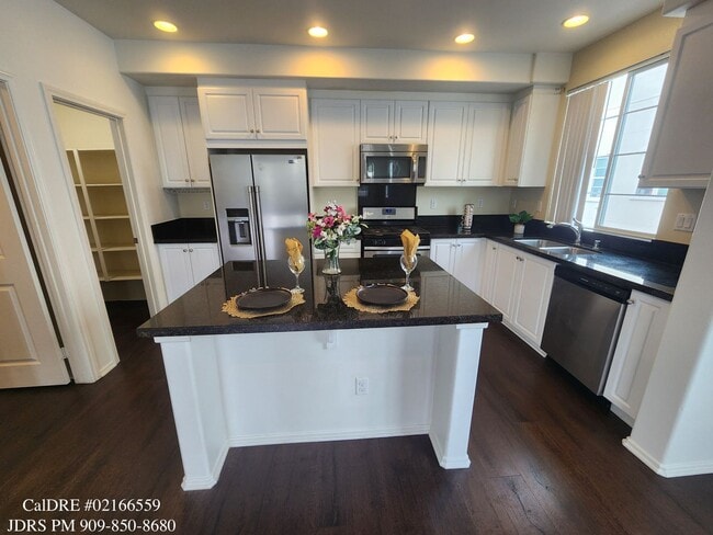 106 Macintosh Way in Upland, CA - Building Photo - Building Photo