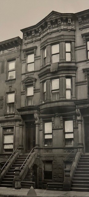 159 W 122nd St in New York, NY - Building Photo