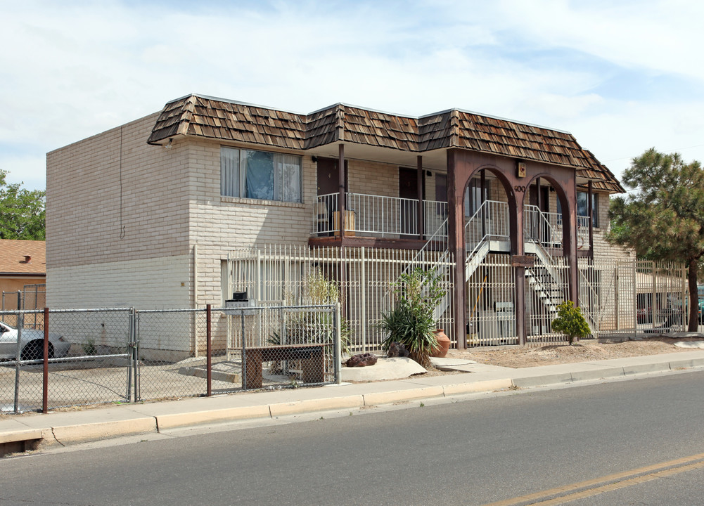 400 Rhode Island St NE in Albuquerque, NM - Foto de edificio