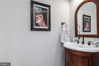 2558 Banshire Dr in Herndon, VA - Building Photo - Building Photo