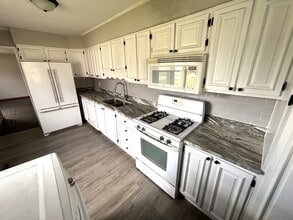 118 Hazard Rd in Carpentersville, IL - Building Photo - Building Photo