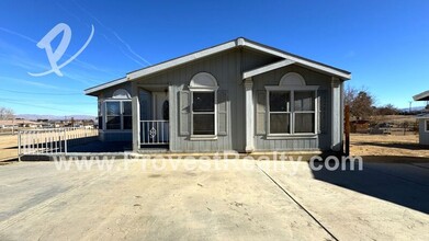 17099 Sycamore St in Hesperia, CA - Building Photo - Building Photo