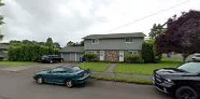 710-712 NE 15th Ave in Camas, WA - Building Photo - Building Photo