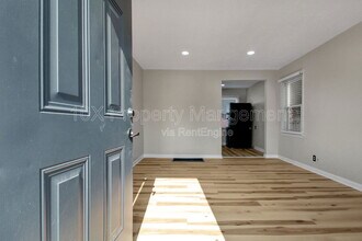 1045 S James Rd in Columbus, OH - Foto de edificio - Building Photo