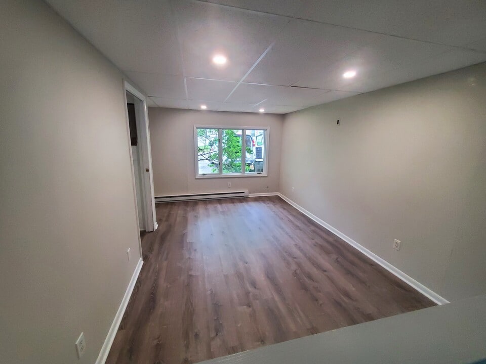10 Highland View Ave, Unit Apt #2 in Rensselaer, NY - Building Photo