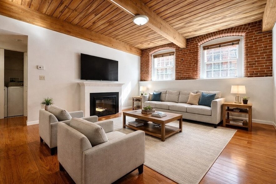 4 Bishop St, Unit G13 in Framingham, MA - Foto de edificio