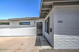 1612 E Gaylon Dr in Tempe, AZ - Building Photo - Building Photo