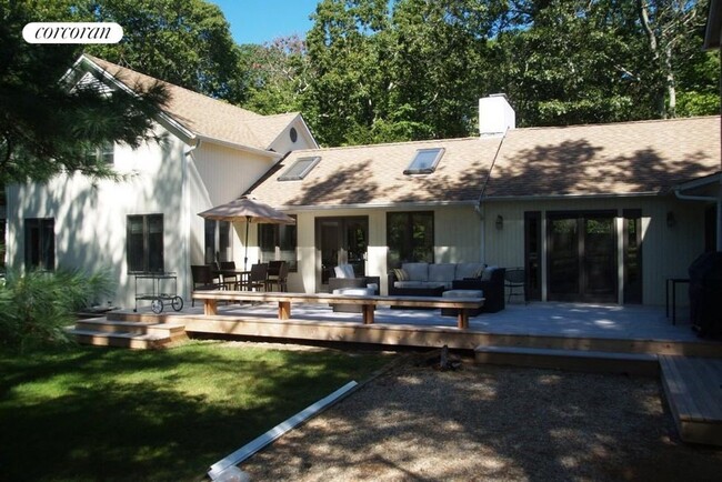 185 Oakview Hwy in East Hampton, NY - Building Photo - Building Photo