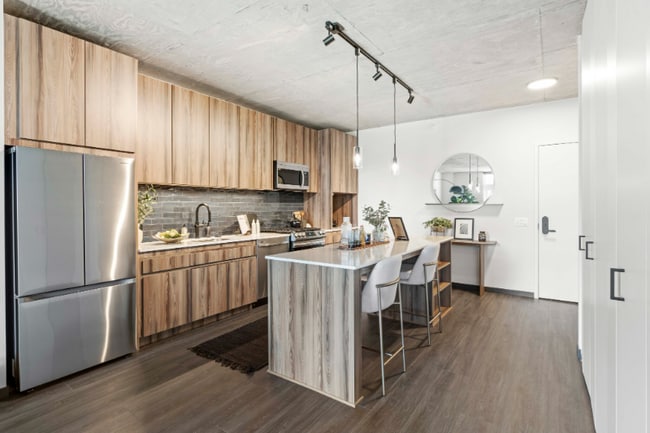 140 N Ashland Ave in Chicago, IL - Building Photo - Building Photo