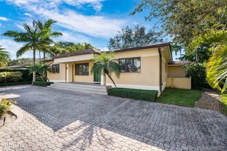 1170 S Alhambra Cir in Coral Gables, FL - Building Photo - Building Photo