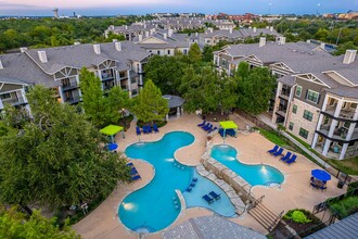 Marquis on Lakeline in Cedar Park, TX - Foto de edificio - Building Photo