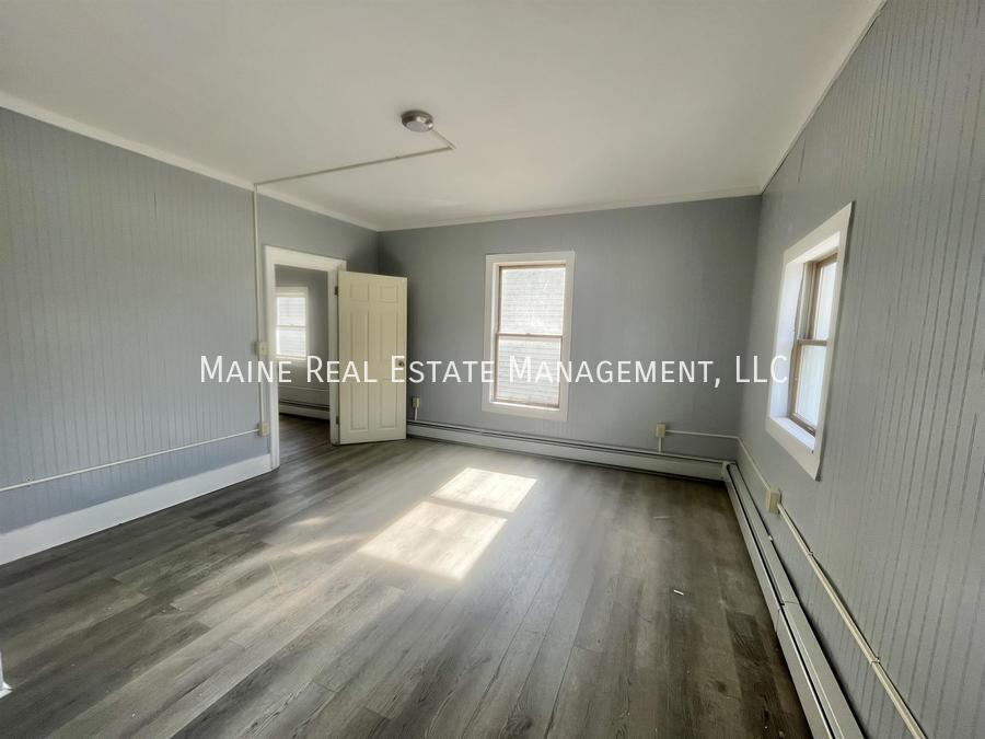 554 S Main St, Unit Apt 2 in Brewer, ME - Building Photo