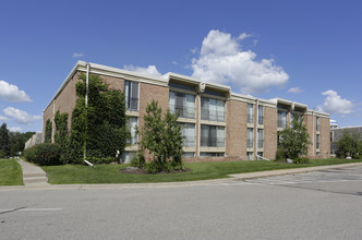 Colony Apartment Homes in Minneapolis, MN - Foto de edificio - Building Photo