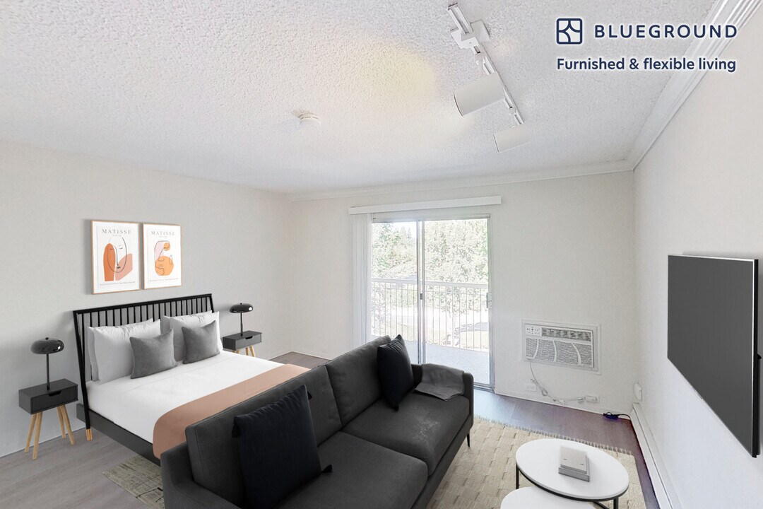 555 W Middlefield Rd in Mountain View, CA - Foto de edificio