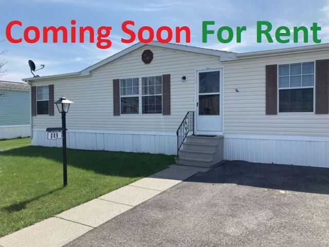 889 Fernwood Dr in Lockport, NY - Building Photo