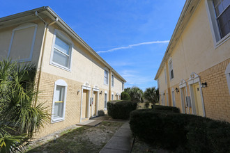 Washington Square Condos in Tampa, FL - Foto de edificio - Building Photo