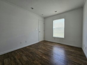 7 Coke Ave in Woodbridge Township, NJ - Building Photo - Building Photo