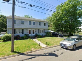 65 Corinthian Ave in Stratford, CT - Building Photo