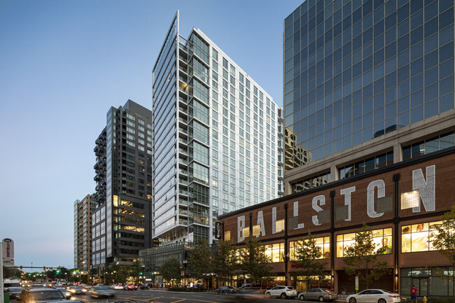 Origin in Arlington, VA - Foto de edificio - Building Photo