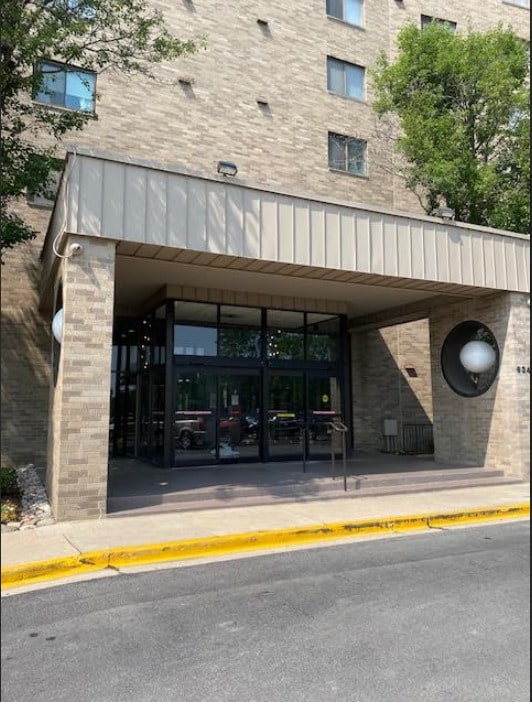 6340 Americana Dr in Willowbrook, IL - Building Photo - Building Photo
