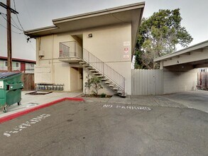 337 Schafer Rd-Unit -1 in Hayward, CA - Building Photo - Building Photo