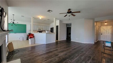 3819 Eagles Nest St in Round Rock, TX - Foto de edificio - Building Photo