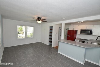 403 N Oleander Ave in Daytona Beach, FL - Foto de edificio - Building Photo
