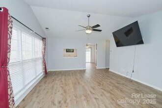 1542 Rumstone Ln in Charlotte, NC - Foto de edificio - Building Photo