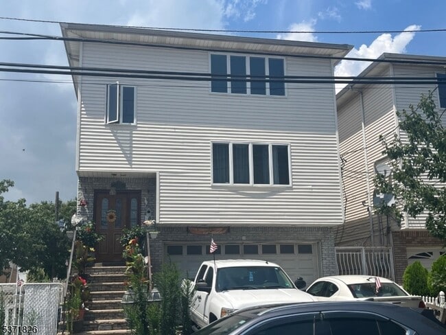 33-35 George St, Unit 2nd Floor