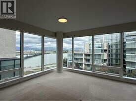 5151 Brighouse Way in Richmond, BC - Building Photo