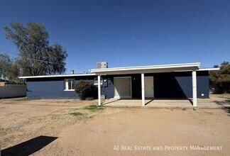 6575 W Medlock Dr in Glendale, AZ - Building Photo - Building Photo