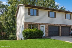 1359 Southview Cir in Coralville, IA - Building Photo