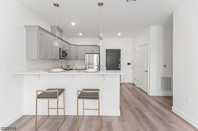 273 E Kinney St-Unit -202 in Newark, NJ - Foto de edificio - Building Photo