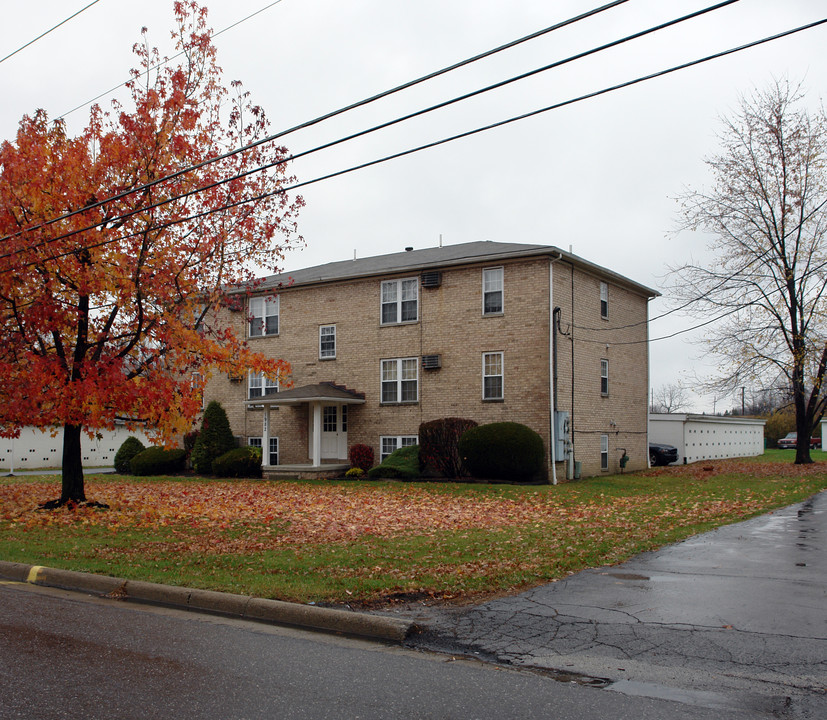 1982 Mathews Rd in Youngstown, OH - Building Photo