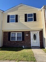 207 Myrtlewood Ct in Jacksonville, NC - Building Photo
